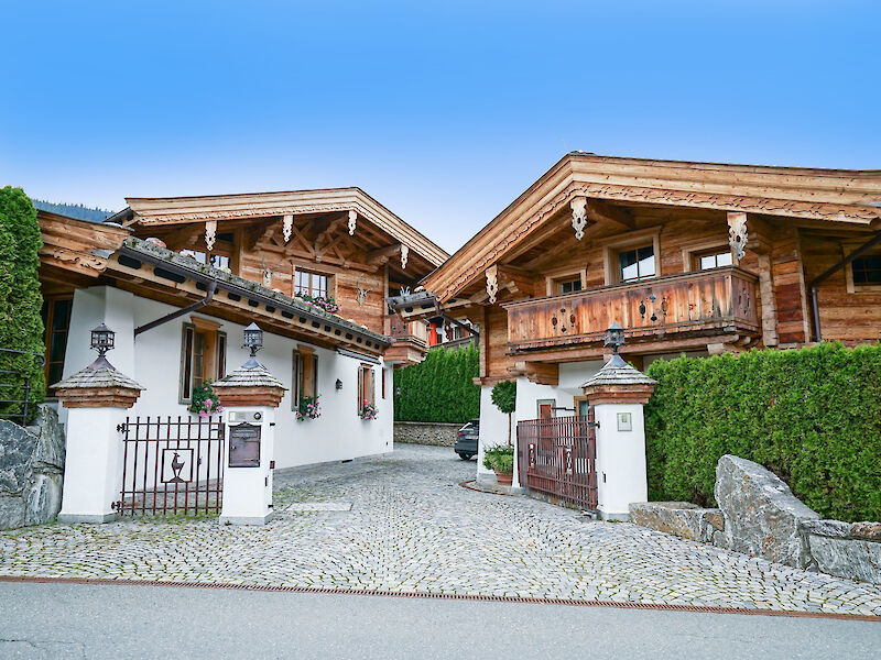 Luxuriöses Anwesen mit Gästehaus 
