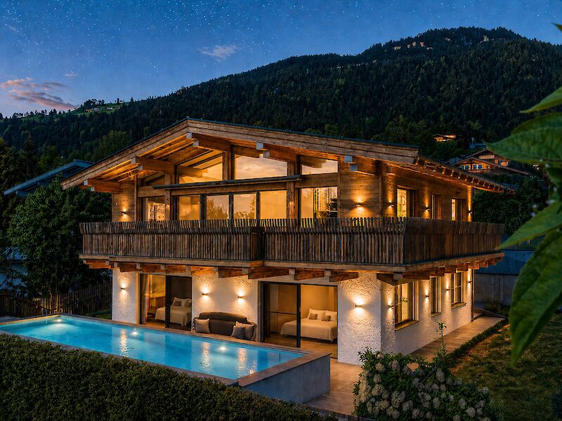 Chalet with pool on the sunny hillside in Kitzbuehel