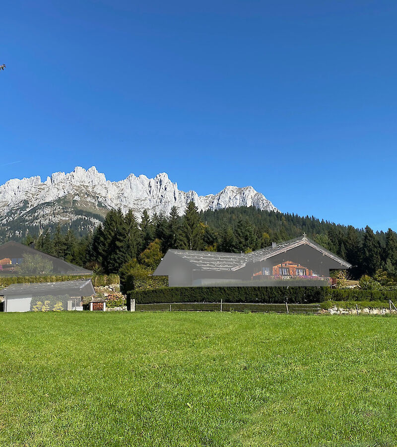 Baugrund mit freiem Blick auf das Kitzbüheler Horn und den Wilden Kaiser