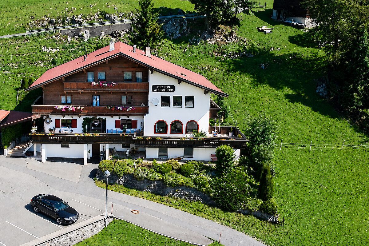 Guest house rented all year round, for sale immediate takeover possible