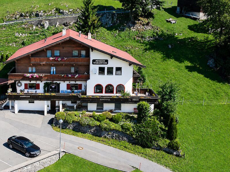 Guest house rented all year round, for sale immediate takeover possible