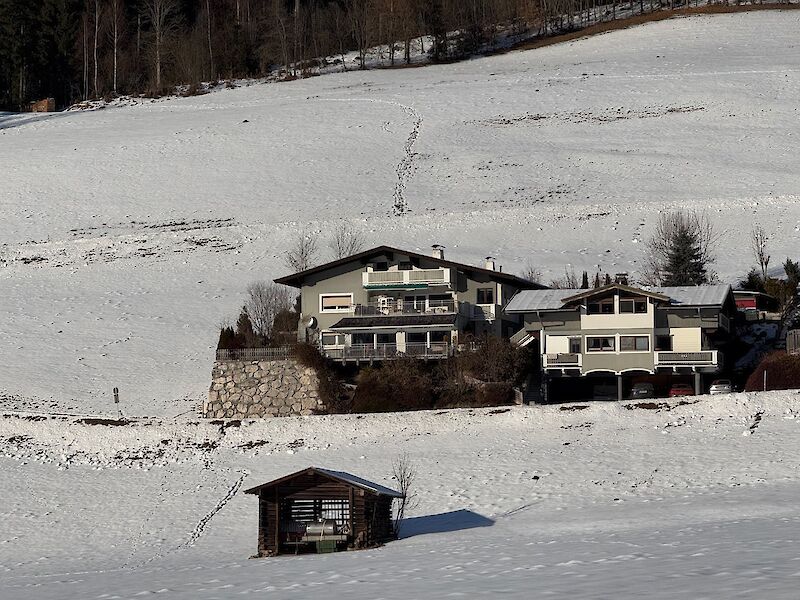 Two country houses with five apartments, some of which are holiday homes