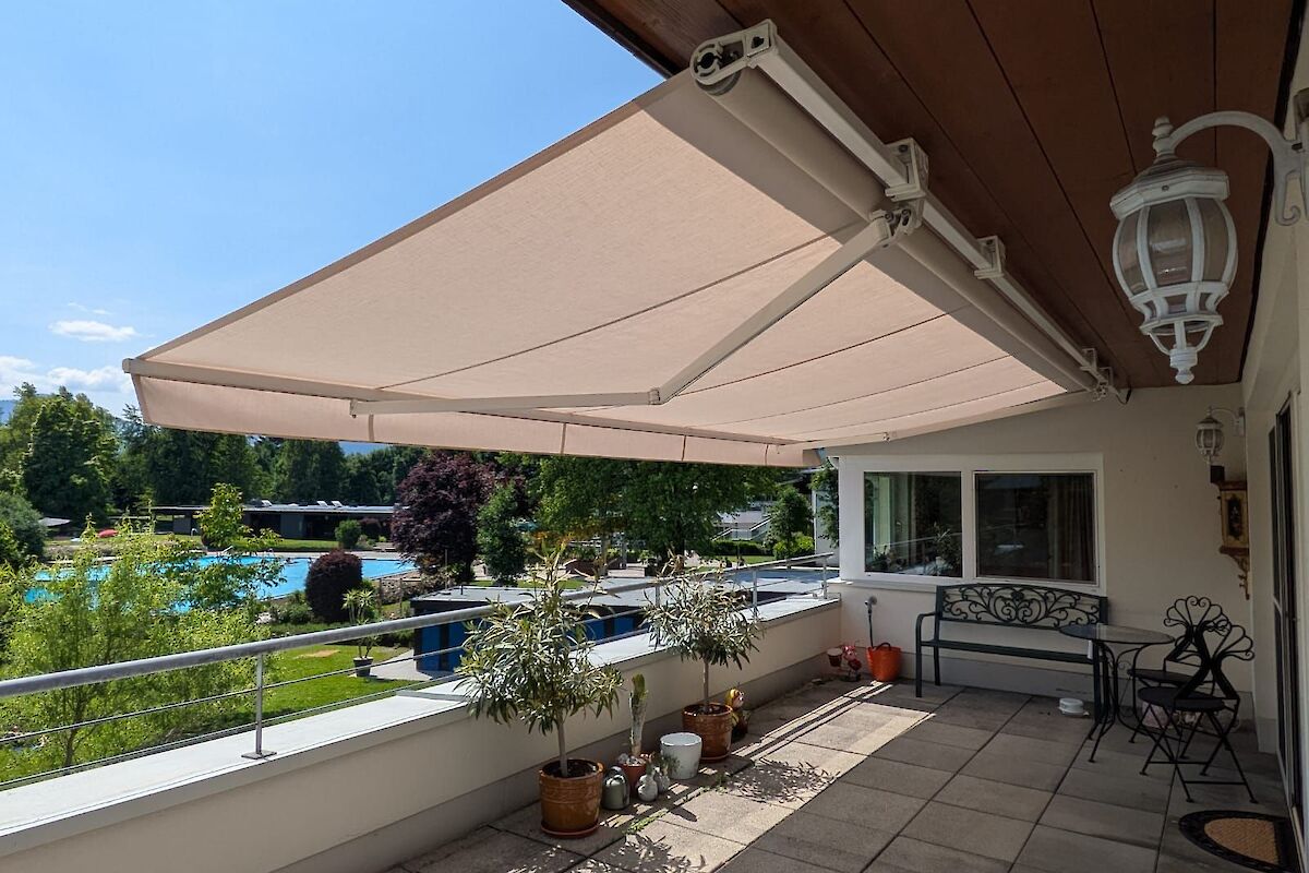 Maisonette apartment in a central location with 2 garage spaces