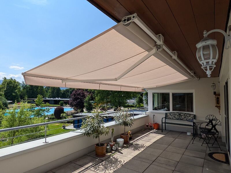 Maisonette apartment in a central location with 2 garage spaces